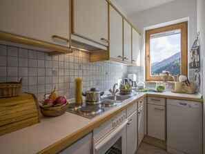 Fridge, microwave, stovetop, dishwasher - Apartment "Garden view" for 2 to 4 persons (Gerlos)