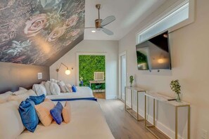 3 habitaciones, tabla de planchar con plancha, wifi y ropa de cama 