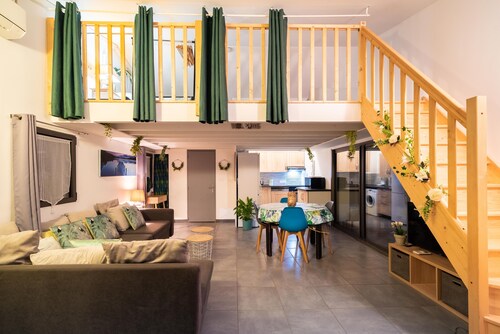 Charmante Petite Maison Avec Piscine / Jacuzzi et Espace Extérieur Privé