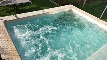 Piscine extérieure, piscine chauffée