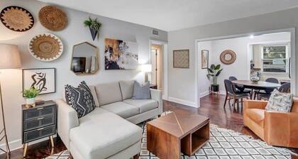 Modern 2 BR Condo - 2 block from San Marco