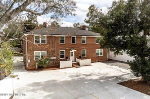 Exterior - Modern 2 BR Condo - 2 block from San Marco (Jacksonville)