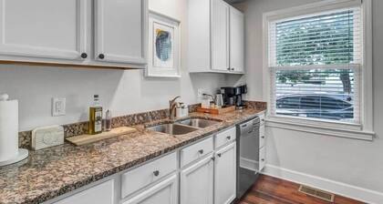 Modern 2 BR Condo - 2 block from San Marco