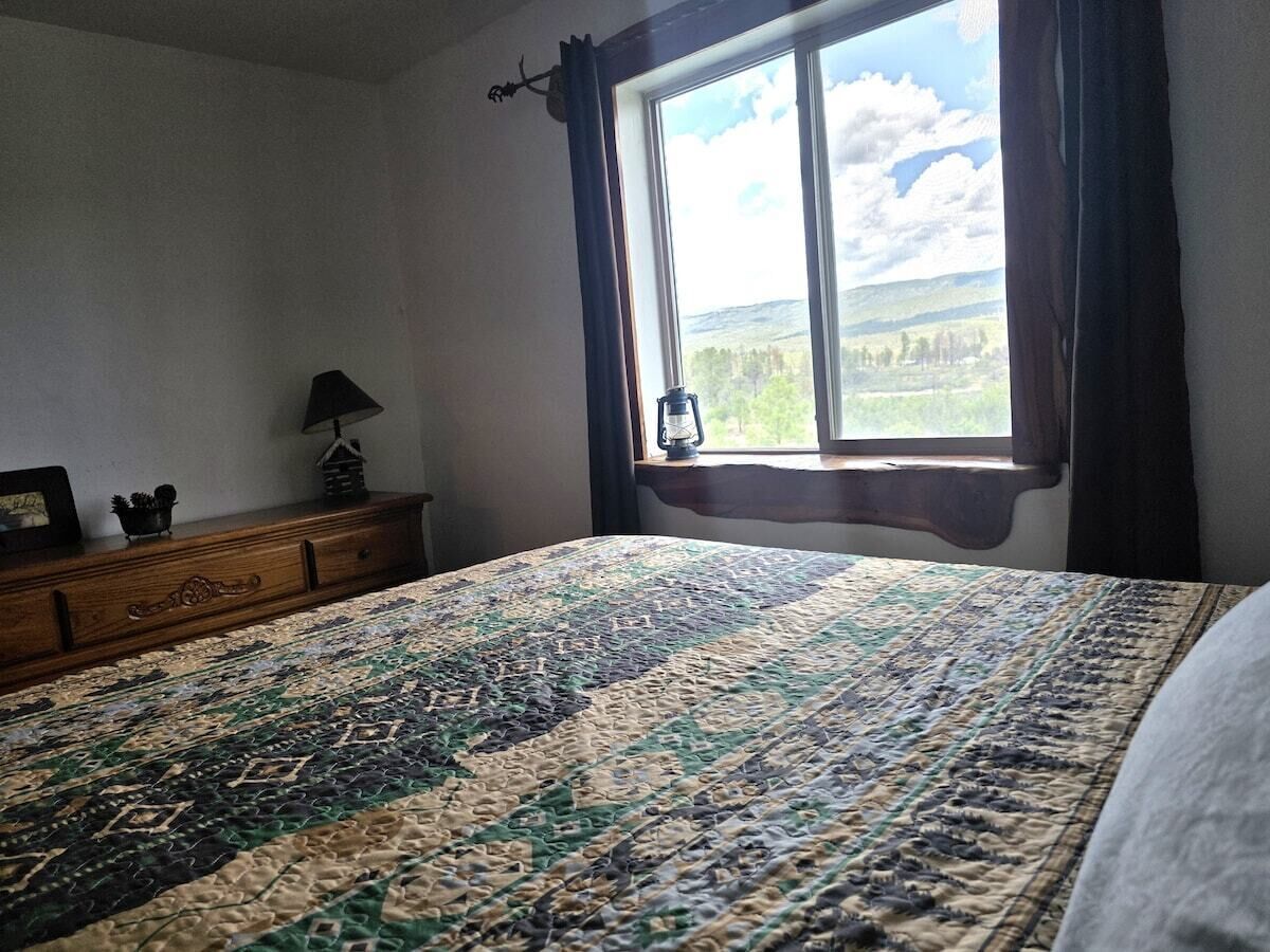 Queen bedroom with restful mountain views.