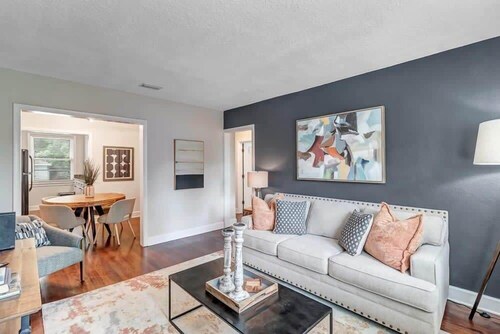 Stylish Condo - 2 block from San Marco