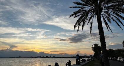 Stylish Condo - 2 block from San Marco