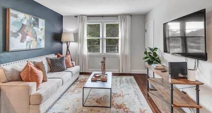 Stylish Condo - 2 block from San Marco
