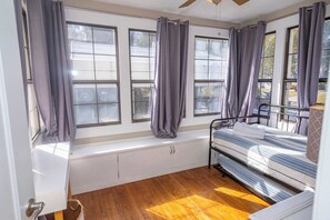 Unclassified image, 4 of 46, button