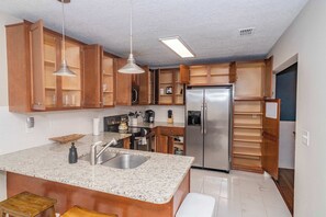 Cookware/dishes/utensils