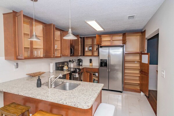 Cookware/dishes/utensils