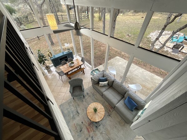 Smart TV, table football - Blue House! 5min to Lake LBJ and HSB Resort (Horseshoe Bay)