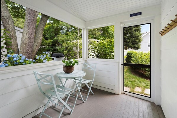 Interior - #12 Dog-Friendly 2BR Ocean-Block Cottage in Rehoboth. Steps to Beach & Boardwalk (Rehoboth Beach)