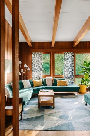 Smart TV, fireplace, offices