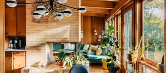 Mid Century Modern Time Capsule….3 miles to downtown Greenville!