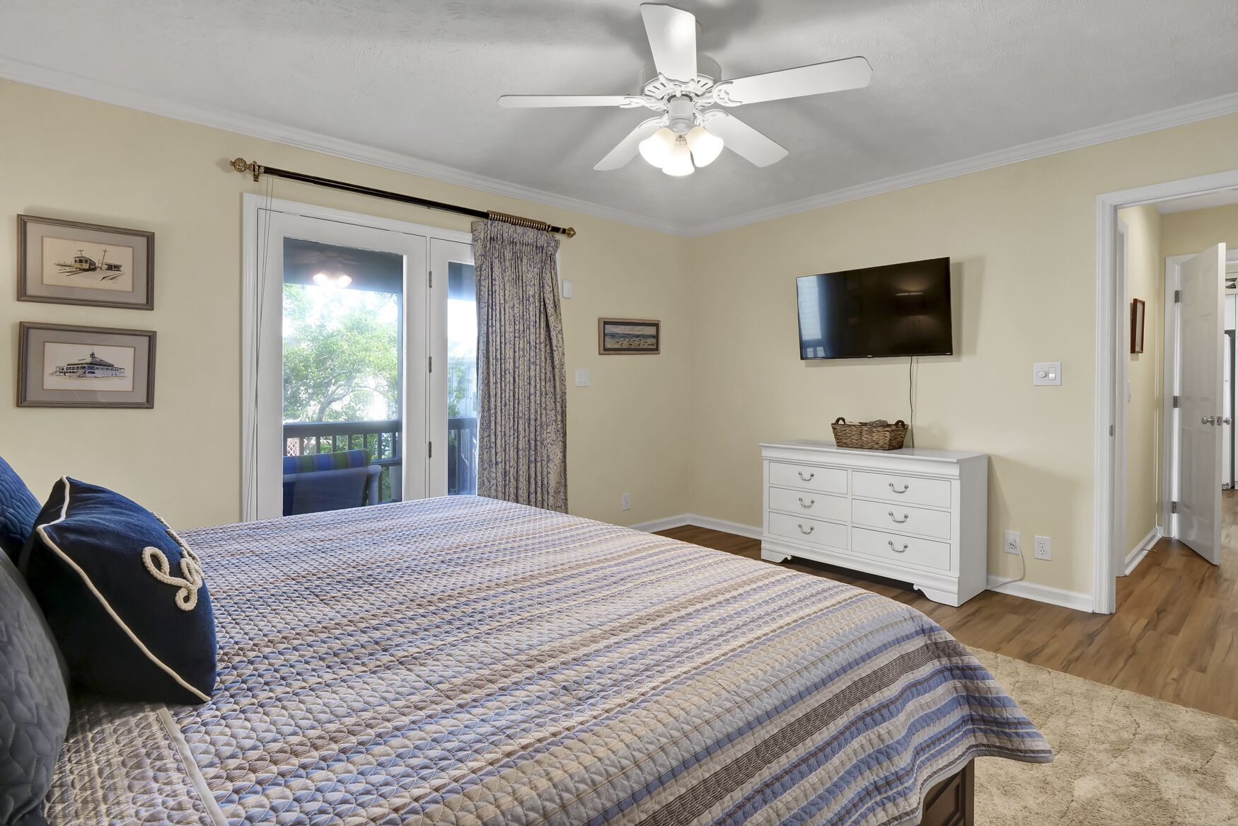 4 makuuhuonetta, silitysrauta/-lauta, internet, vuodevaatteet