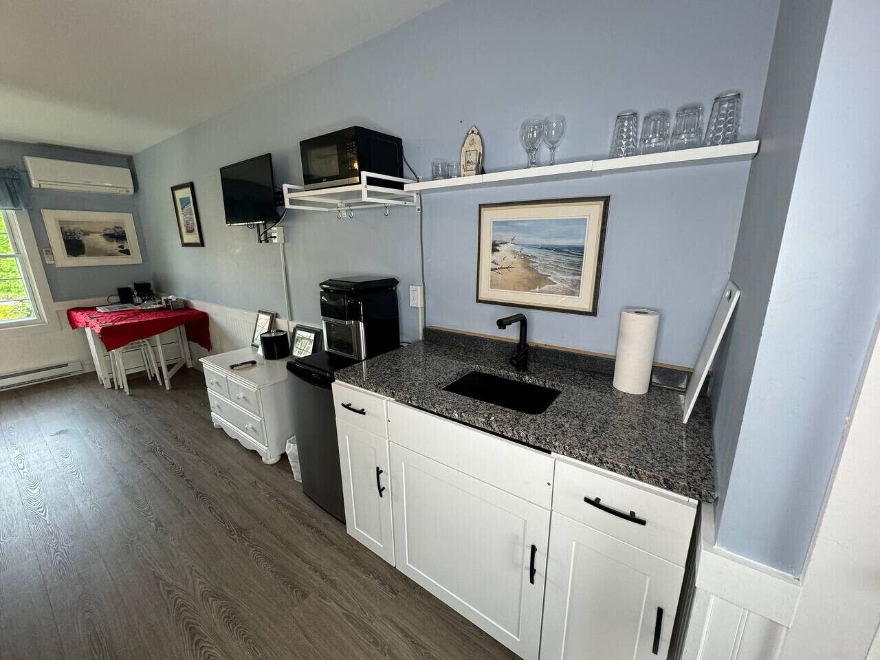 Fridge, microwave, oven, coffee/tea maker