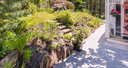 Port Williams Room -KingBed, Patio, Downtown