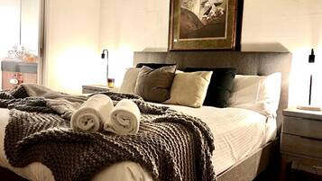 3 bedrooms, desk, iron/ironing board, travel cot