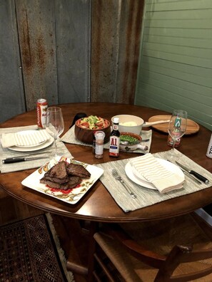 Dining - Cabin for Wine Country Wanderers (Stonewall)
