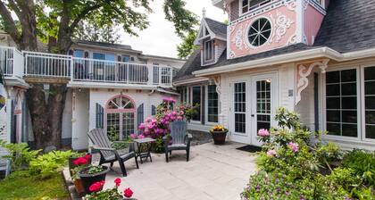 Gaspereau Suite - 2 Seat Jacuzzi, KingBd, Downtown