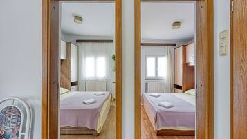 2 bedrooms, free WiFi, bed sheets