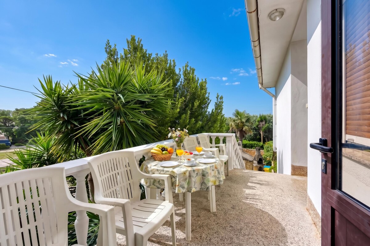 Family Apartment, 2 Bedrooms, Microwave (Seaside Apt Basic 1 w/ Balcony)