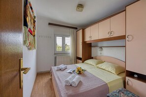 Departamento familiar, varias habitaciones (Apartment Basic 1) | Wifi gratis y ropa de cama