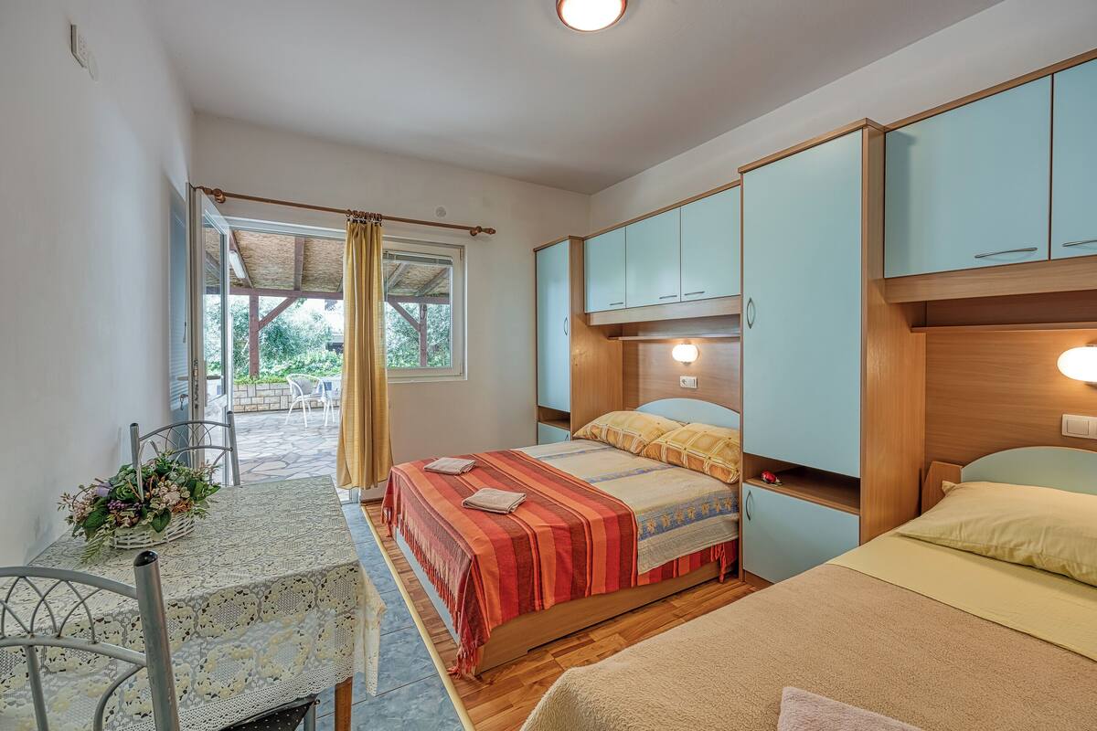 Family Studio (Apartment Basic 3) | Free WiFi, bed sheets