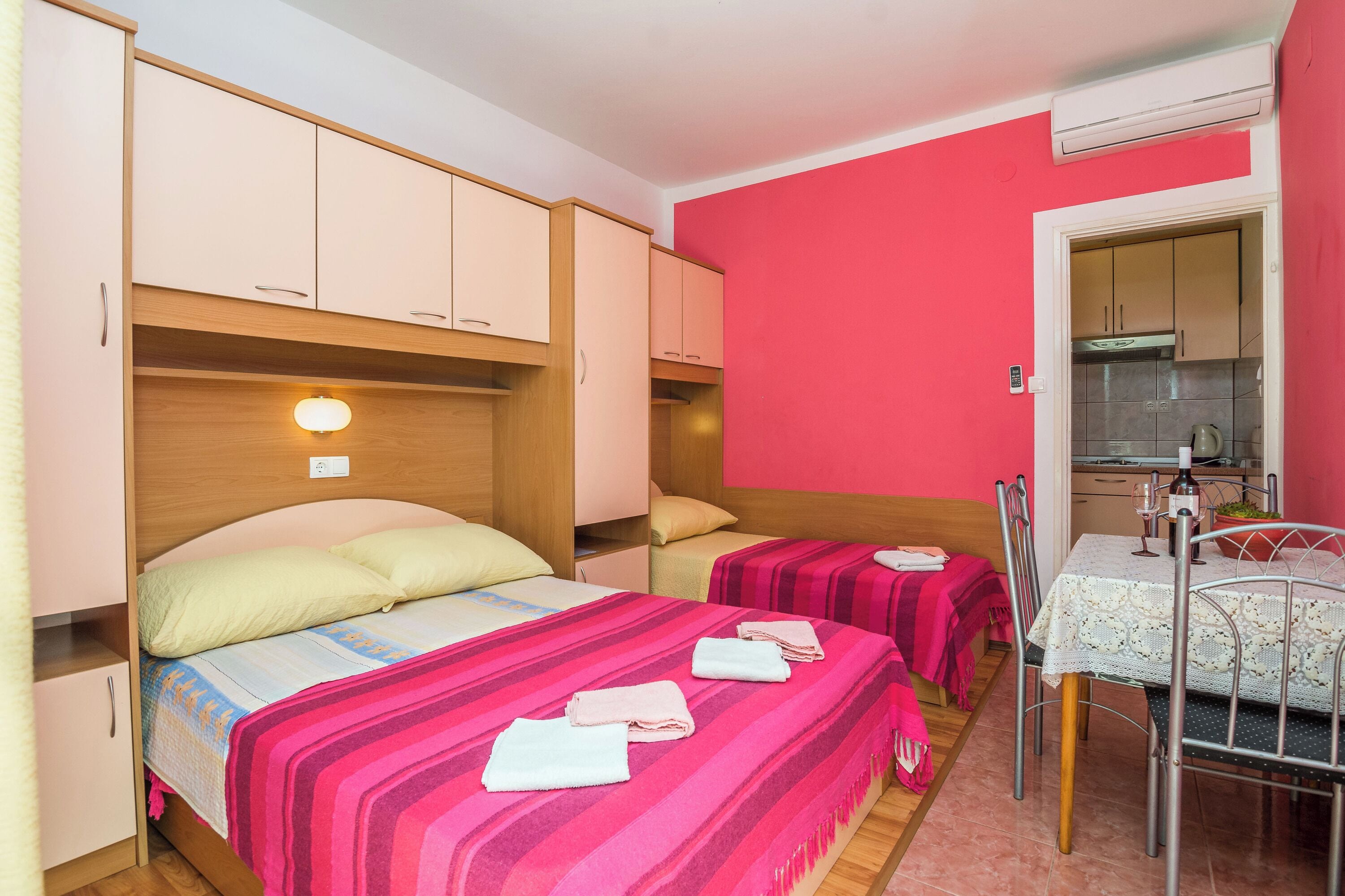 Estúdio família (Apartment Basic 4) | Wi-Fi de cortesia, roupa de cama