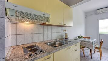 Fridge, microwave, stovetop, electric kettle