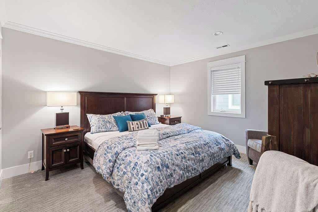 4 bedrooms, iron/ironing board, free WiFi, bed sheets