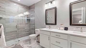 Combined shower/bathtub, hair dryer, towels, soap