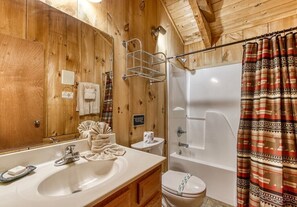 Free toiletries, hair dryer, towels - «¬ Classic Cabin Getaway | Hot Tub, Wifi, Woods ¬« (Sevierville)