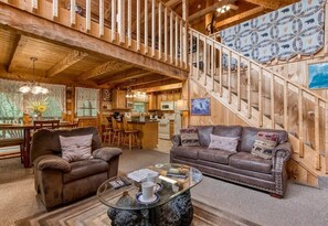 TV, fireplace - «¬ Classic Cabin Getaway | Hot Tub, Wifi, Woods ¬« (Sevierville)