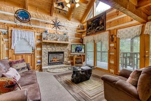TV, fireplace - «¬ Classic Cabin Getaway | Hot Tub, Wifi, Woods ¬« (Sevierville)