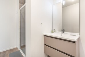 Hair dryer, towels - Eolia - appartement avec terrasse - plage à 600 m (Dinard)