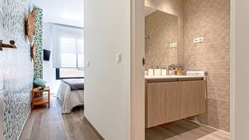 2 slaapkamers, een strijkplank/strijkijzer, wifi, beddengoed