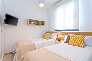 2 habitaciones, tabla de planchar con plancha, wifi y ropa de cama 