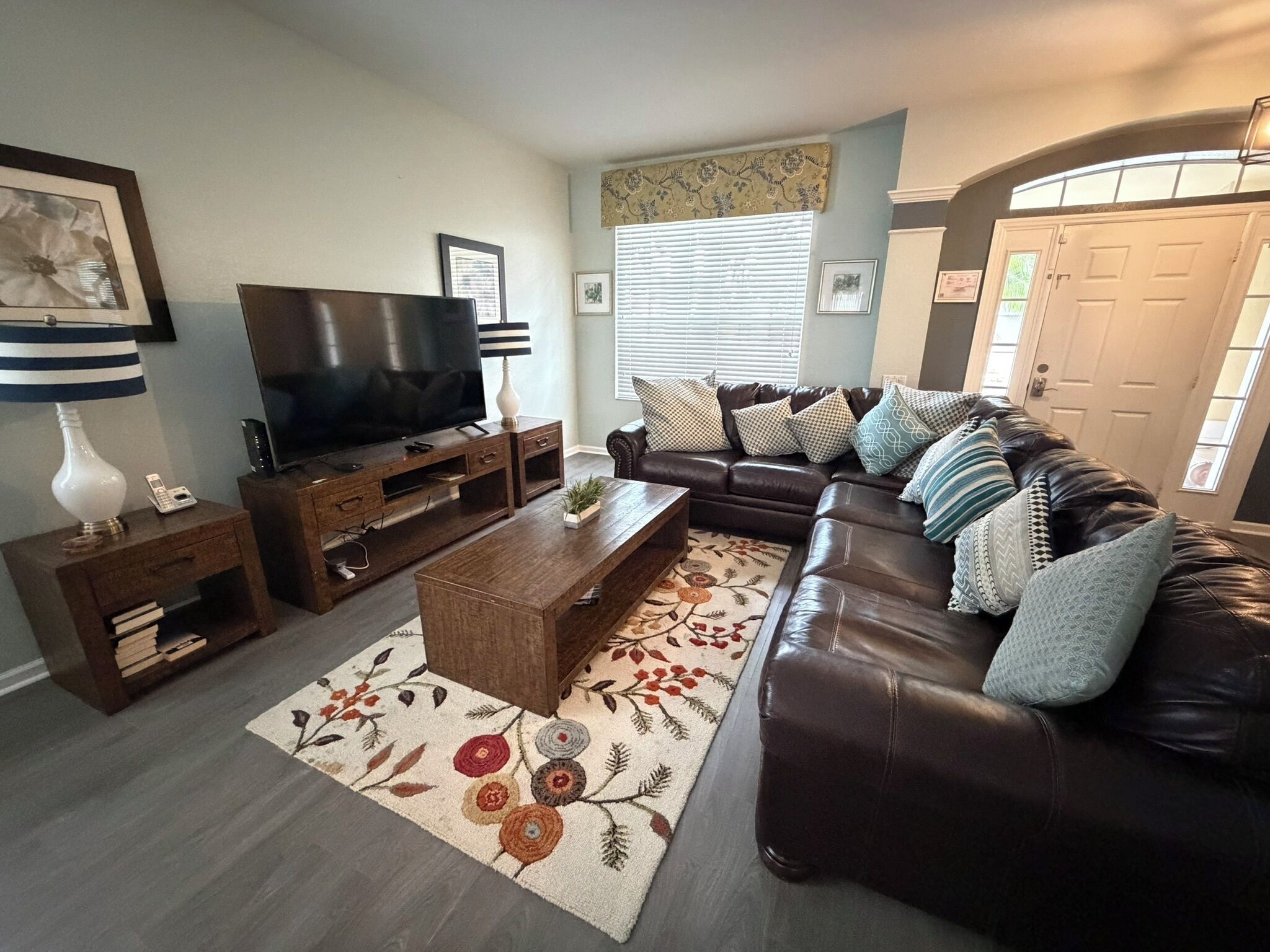 Smart-tv, videospil, dvd-afspiller, bordfodbold