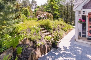 Property grounds - Victorian Room | Patio • Walk Downtown Wolfville • Near Acadia University (Wolfville)