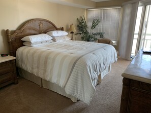 2 bedrooms, iron/ironing board, free WiFi, wheelchair access - Two bedroom condo with deck overlooking the ocean. Private beach! (Wildwood Crest)