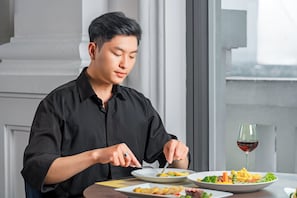 3 restaurants servant le déjeuner, le dßner et le souper