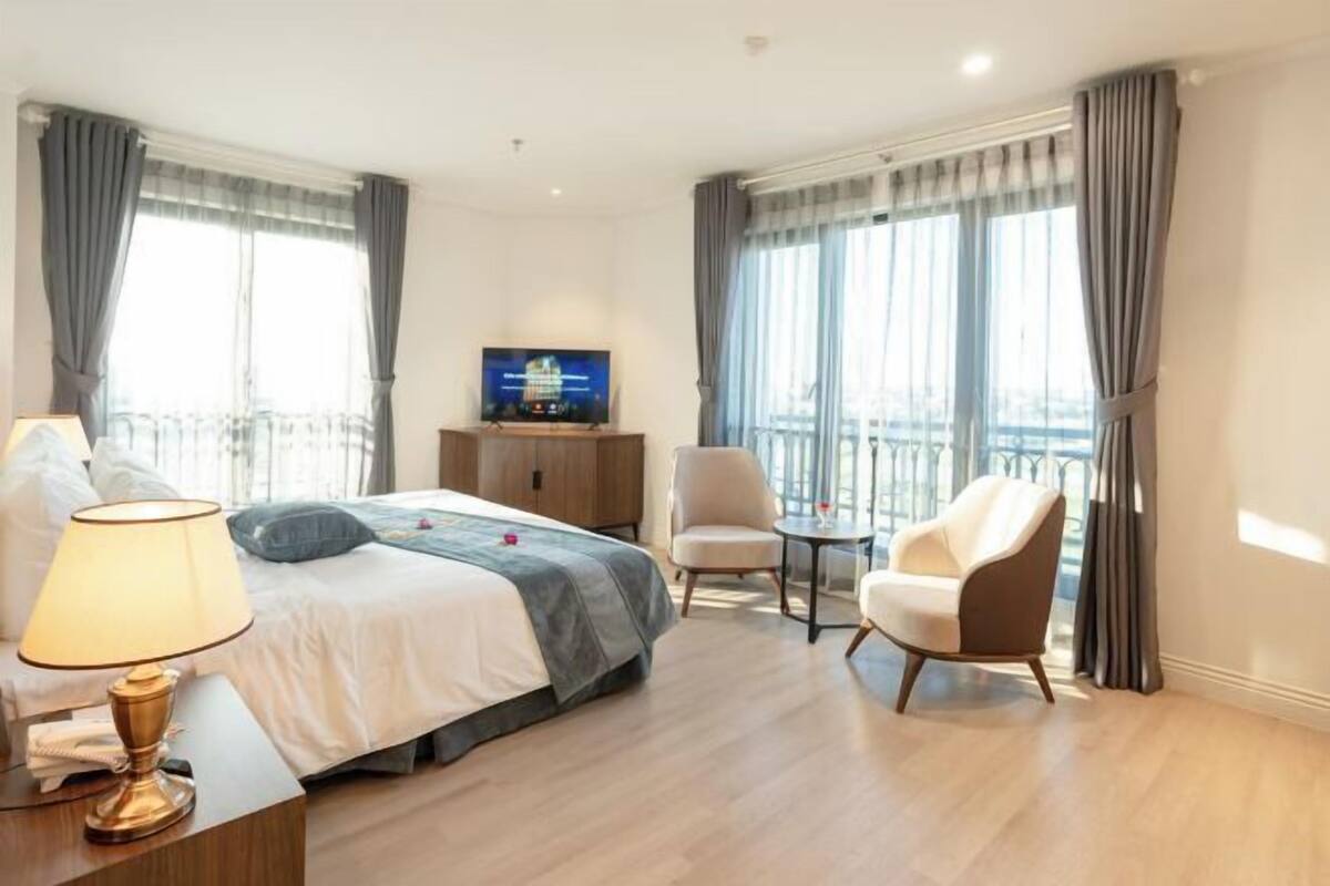 Luxe beddengoed, pillowtop-bedden, een minibar, een kluis op de kamer