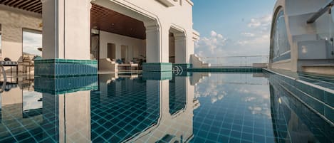 Kolam renang outdoor