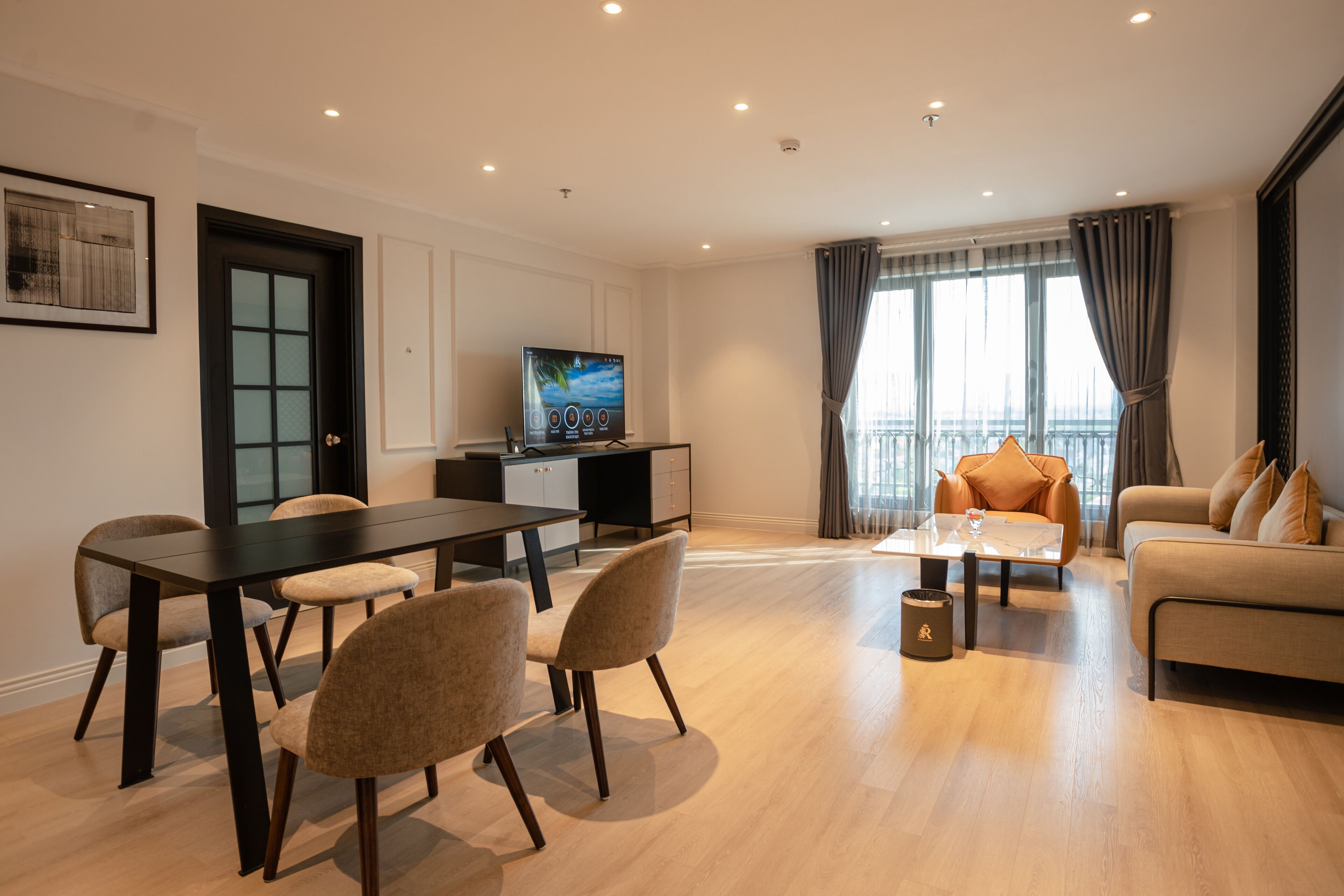 Apartamento, 2 quartos (Suite) | Área de estar | TV 55 polegadas com canais digitais