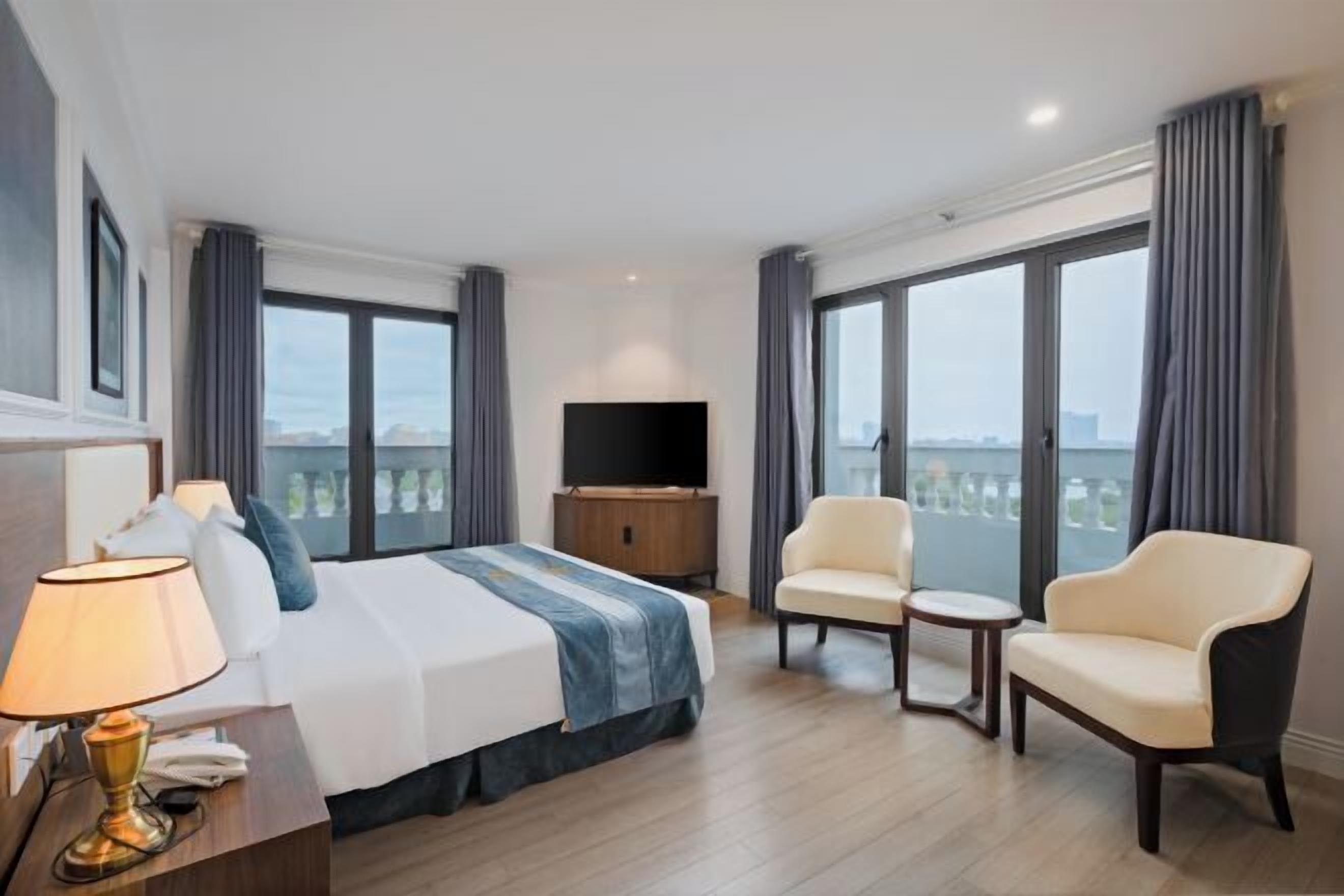 Sengetøy av topp kvalitet, senger med overmadrass og minibar