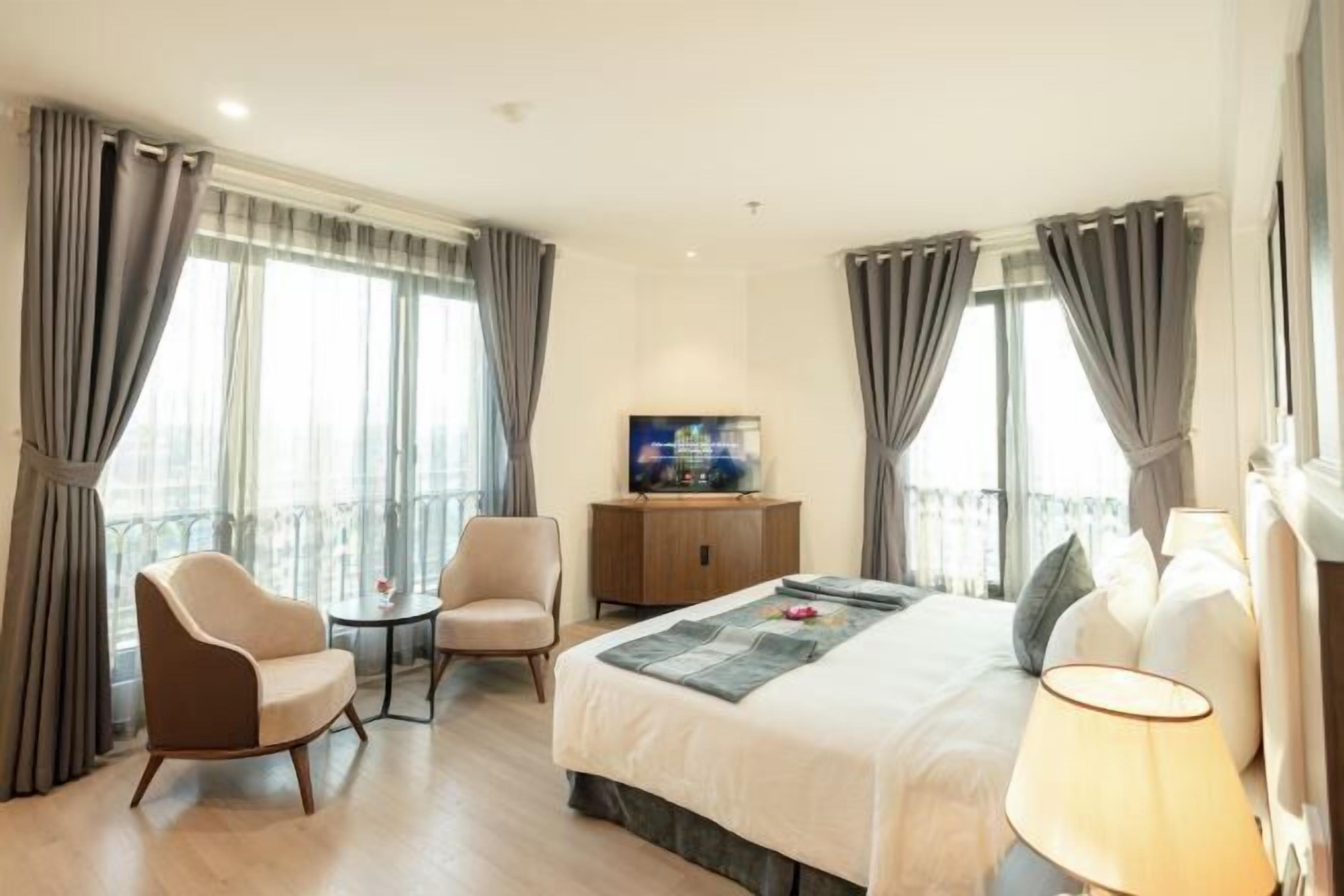 Sengetøy av topp kvalitet, senger med overmadrass og minibar