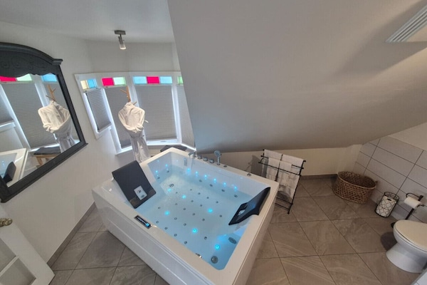 Two-person Jacuzzi