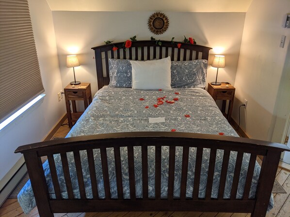 1 bedroom, free WiFi, bed sheets - Sunrise Suite - Jacuzzi, Patio, Downtown (Wolfville)