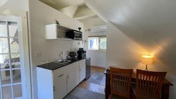 Fridge, microwave, coffee/tea maker, electric kettle